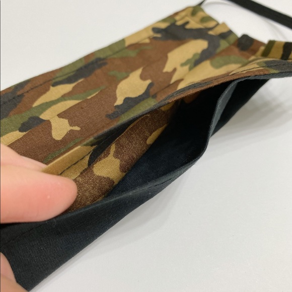REVERSIBLE Camouflage Print Pleated Face Mask - Picture 4 of 4
